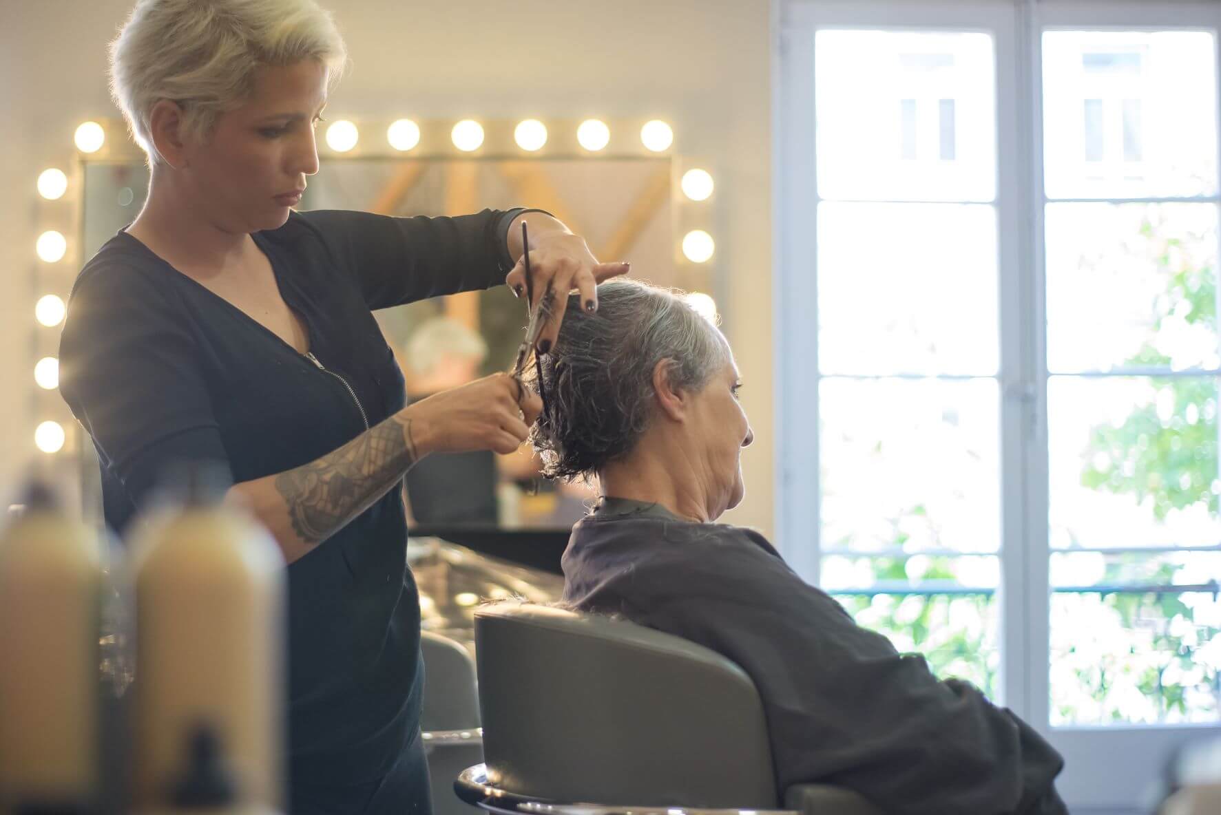 STUHLMIETE im Friseursalon: Wie sie funktioniert & was du beachten solltest
