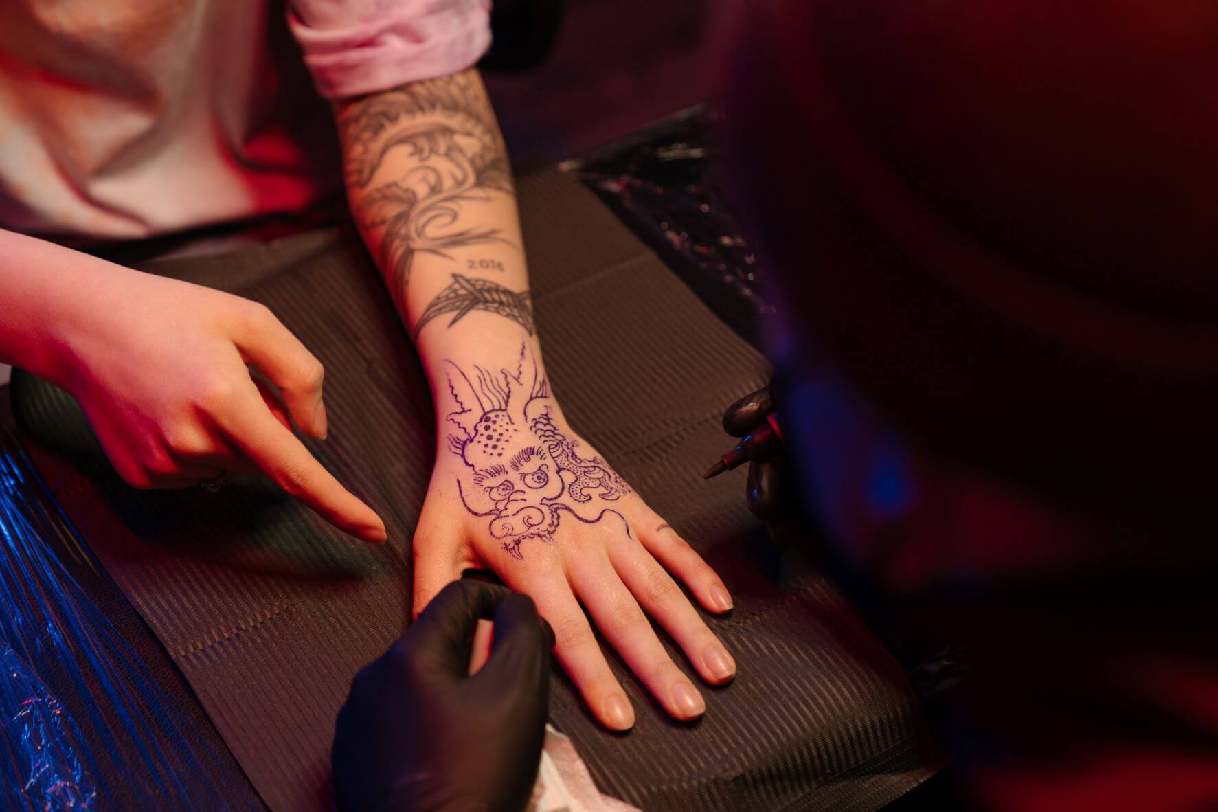 TÄTOWIERER werden: dein Weg zur Eröffnung eines eigenen Tattoostudios